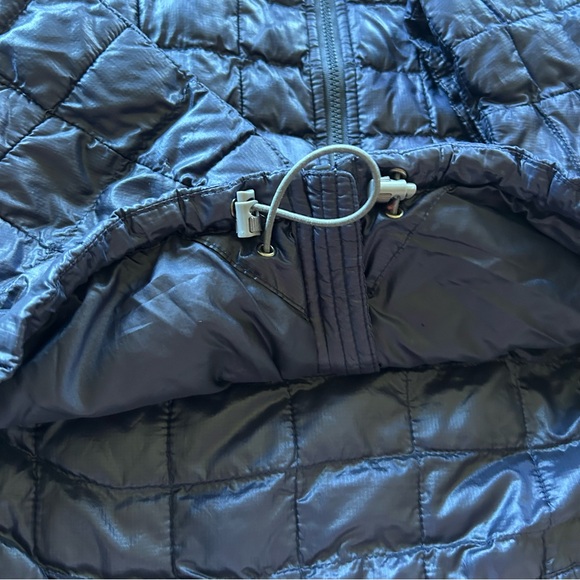 Men’s The Northface Thermoball Jacket Navy Size Medium - Picture 6 of 14
